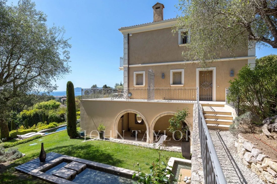 Villa in Cannes, Provence-Alpes-Côte d'Azur, France 3 - 15992506