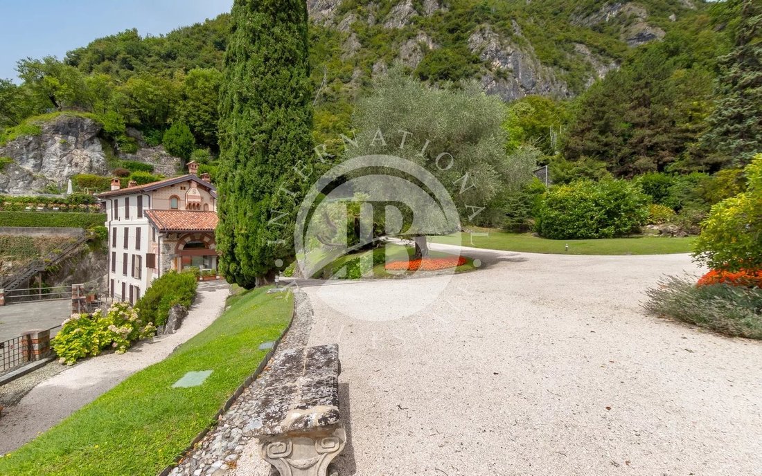 Villa in Menaggio, Lombardy, Italy 4 - 15992480