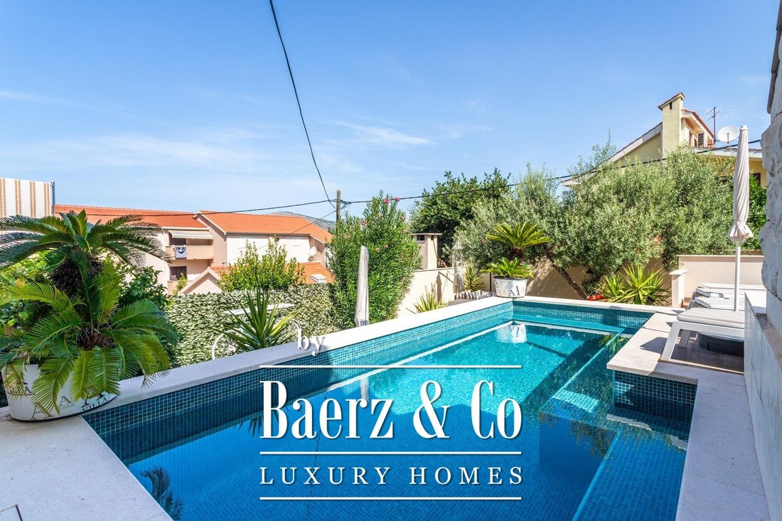 Townhouse in Okrug Gornji, Split-Dalmatia County, Croatia 3 - 15994091