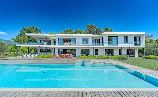 Villa in Châteauneuf-Grasse, Provence-Alpes-Côte d'Azur, France 1