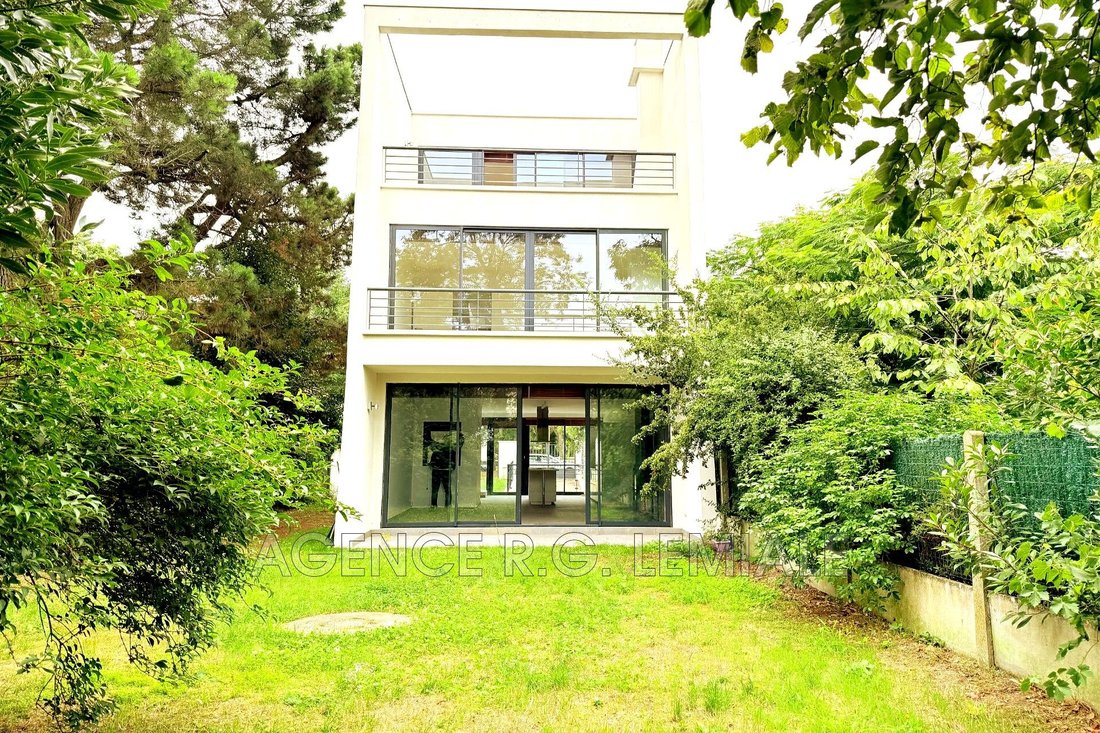 Villa in Napoleon, Maisons-Laffitte, France 1 - 15993908