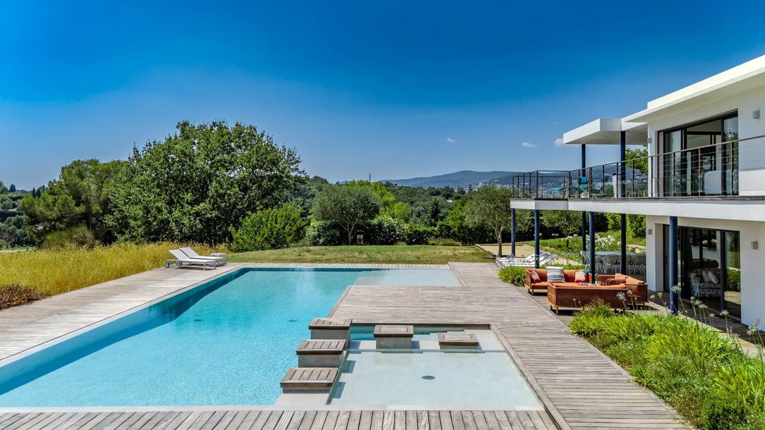 Villa in Châteauneuf-Grasse, Provence-Alpes-Côte d'Azur, France 3 - 15992449