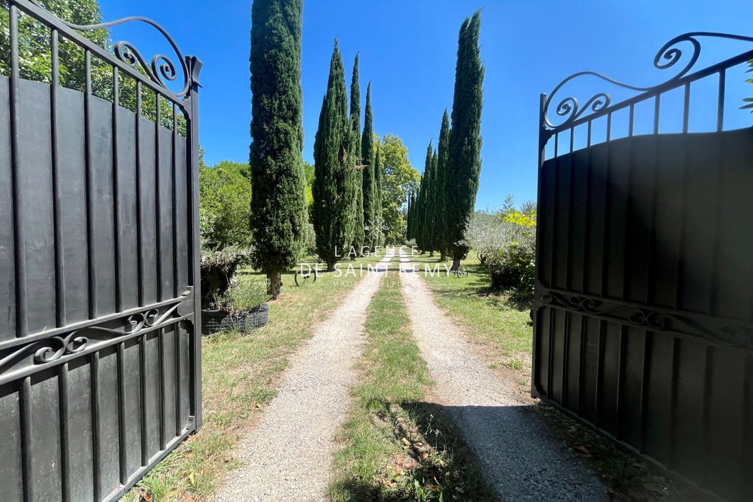 Villa in Verquières, Provence-Alpes-Côte d'Azur, France 2 - 15036492