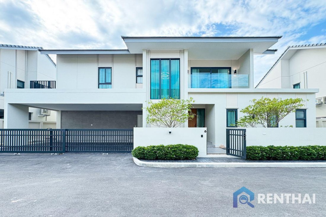 Villa in Na Kluea, Chon Buri, Thailand 1 - 15966006