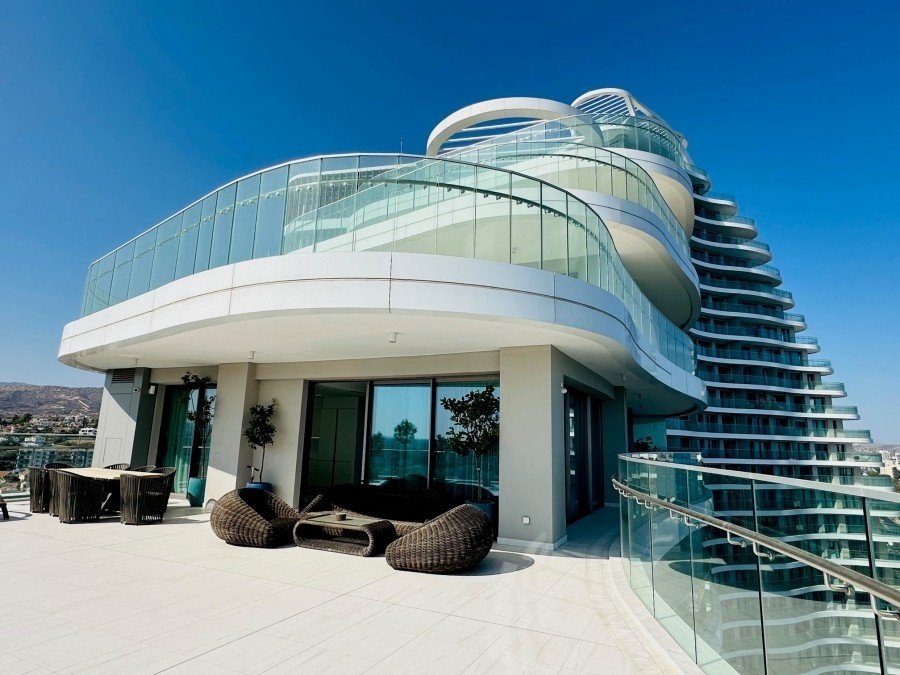 Condo in Agios Tychon, Limassol, Cyprus 1 - 15992809