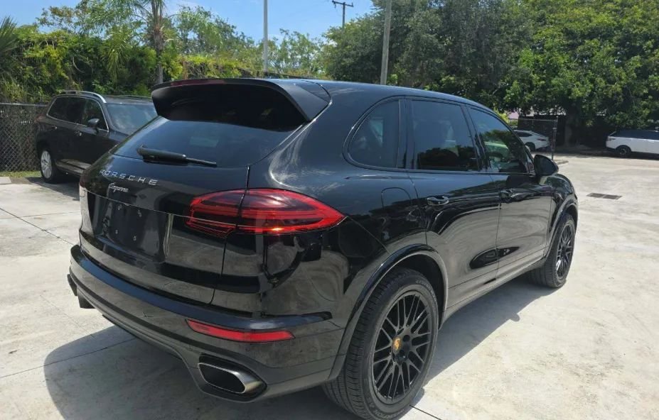 Suv in Irvine, CA, United States 3 - 15994816