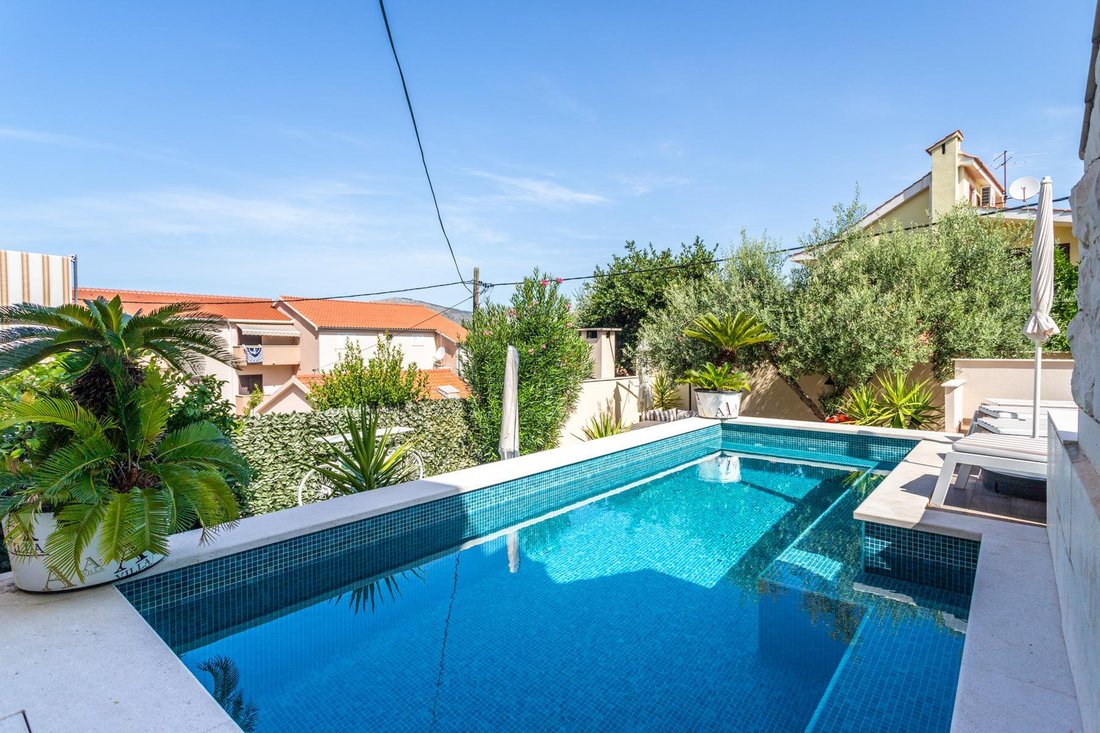 Villa in Okrug Gornji, Split-Dalmatia County, Croatia 1 - 15993679