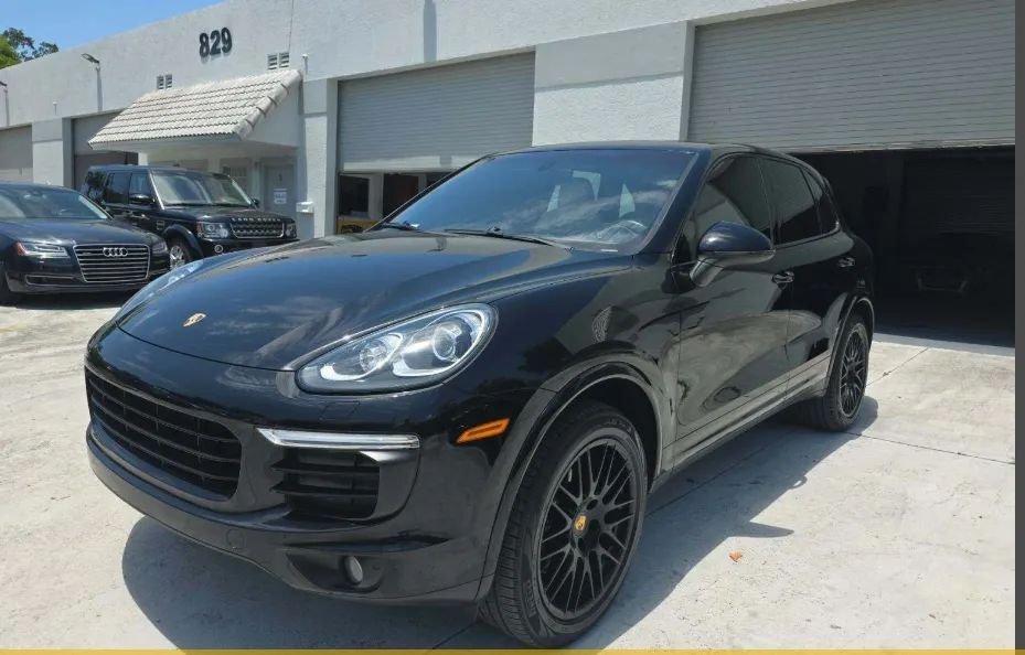 Suv in Irvine, CA, United States 1 - 15994816