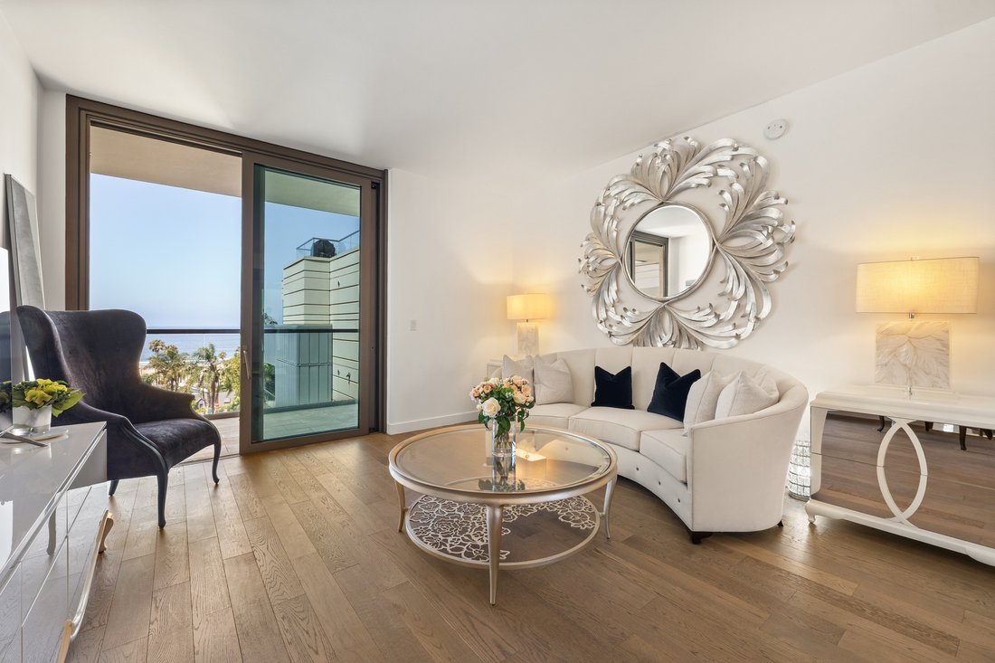 Co Op in Santa Monica, California, United States 1 - 15992857