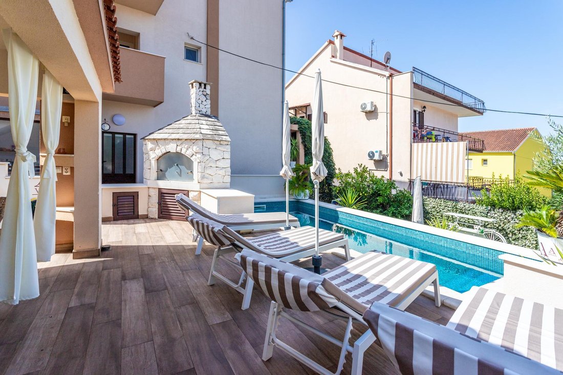 Villa in Okrug Gornji, Split-Dalmatia County, Croatia 4 - 15993679