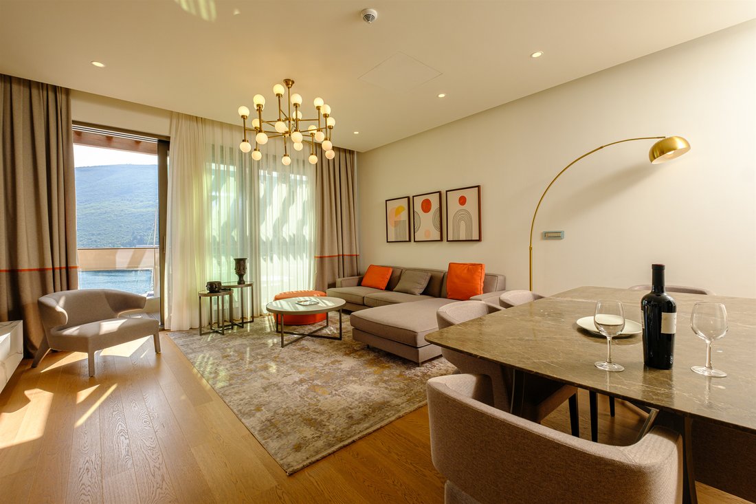 Apartment in Kumbor, Herceg Novi Municipality, Montenegro 1 - 15995924