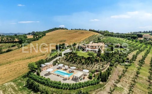 Maisons de campagne à Montefano, Marches, Italie 1
