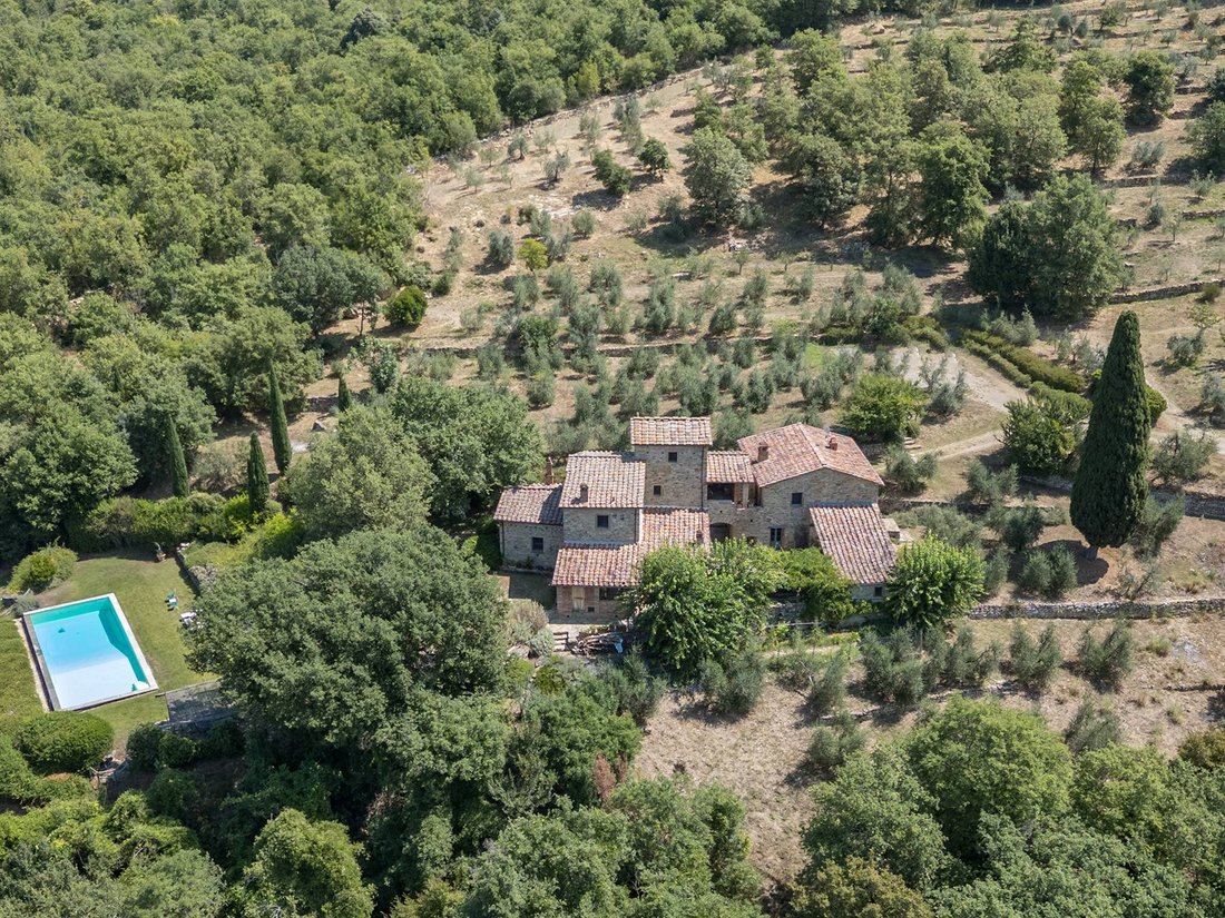 House in Pieve a Presciano, Tuscany, Italy 1 - 15996741