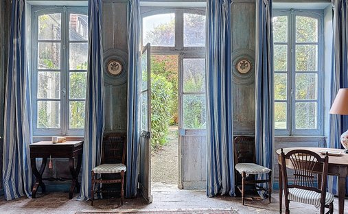 Castle for Sale in Auxerre, Bourgogne-Franche-Comté, France