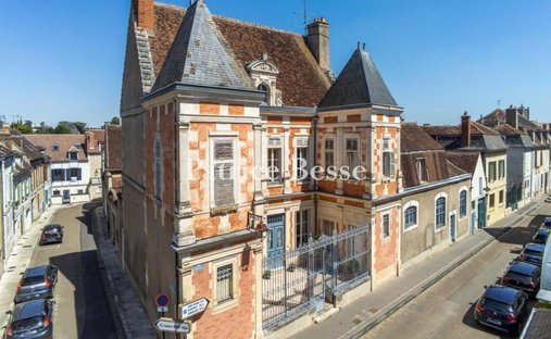 Castle for Sale in Auxerre, Bourgogne-Franche-Comté, France