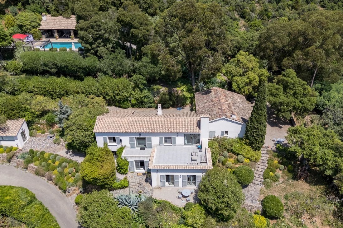 Villa in La Croix-Valmer, Provence-Alpes-Côte d'Azur, France 4 - 15998440
