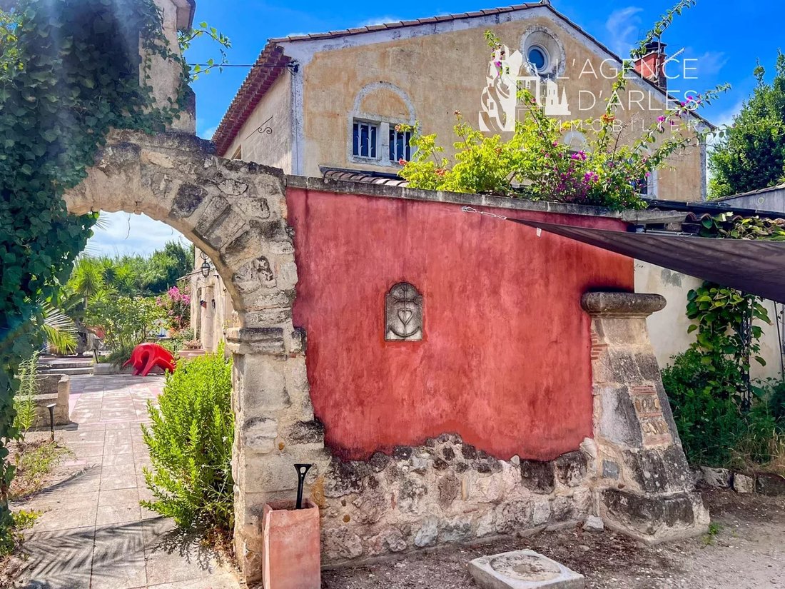Country House in Arles, Provence-Alpes-Côte d'Azur, France 1 - 15997425