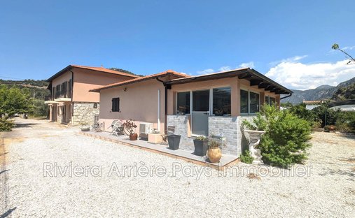 Villa in Saint-Martin-du-Var, Provence-Alpes-Côte d'Azur, France 1
