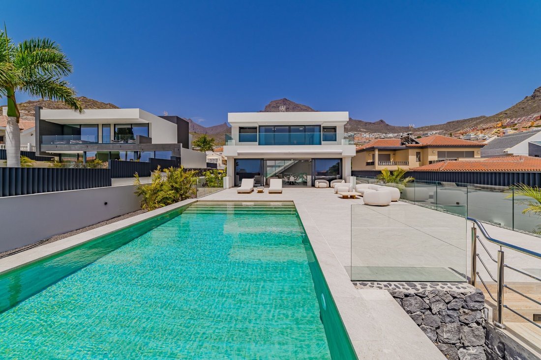 Villa in Costa Adeje, Adeje, Canary Islands 1 - 15998645