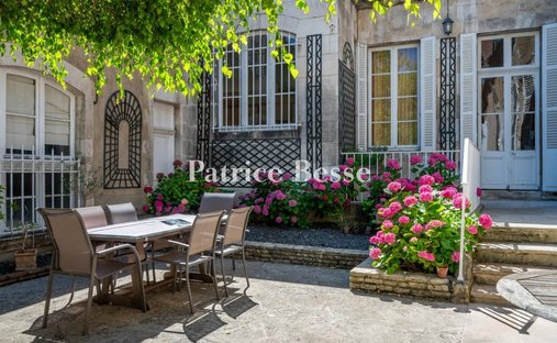 Castle for Sale in Auxerre, Bourgogne-Franche-Comté, France