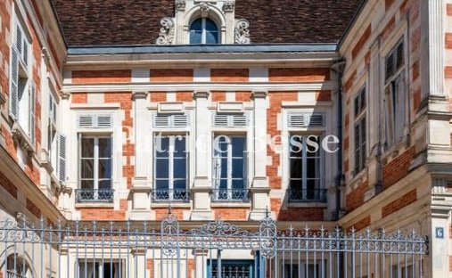 Castle for Sale in Auxerre, Bourgogne-Franche-Comté, France