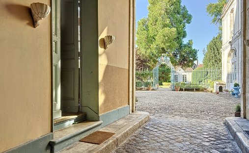Castle for Sale in Auxerre, Bourgogne-Franche-Comté, France