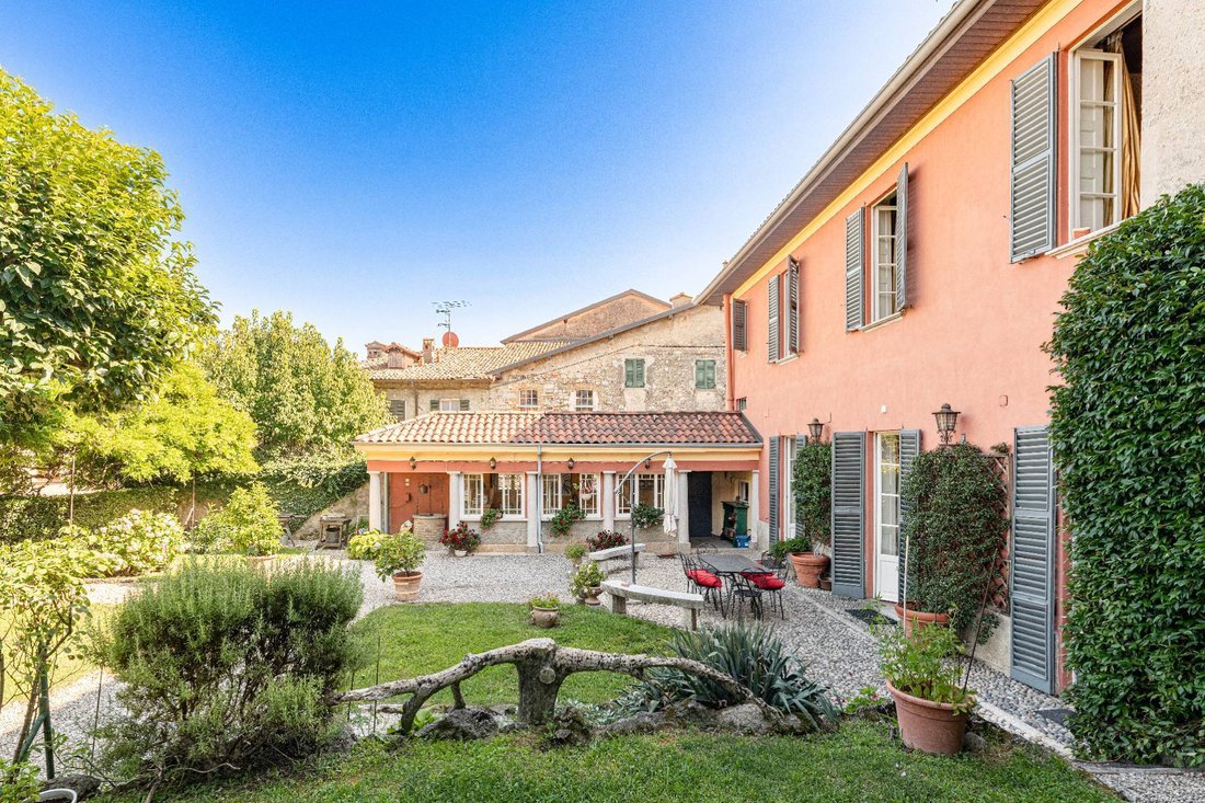 Villa in Erba, Lombardy, Italy 1 - 15999503