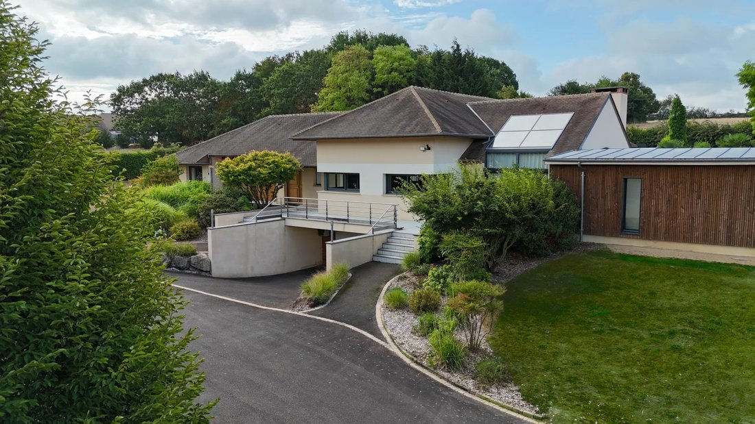 Estate in Solesmes, Pays de la Loire, France 4 - 15784998
