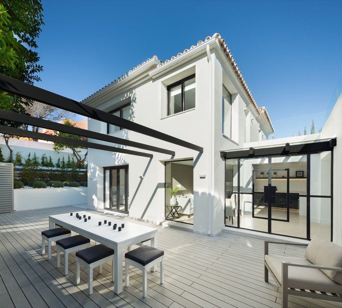 Villa in Puerto Banus, Marbella, Spain 2 - 16001413