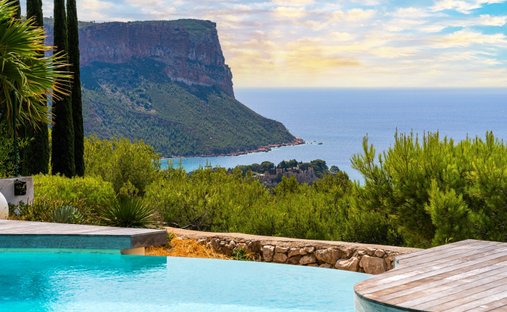House in Grande Couronne, Cassis, France 1