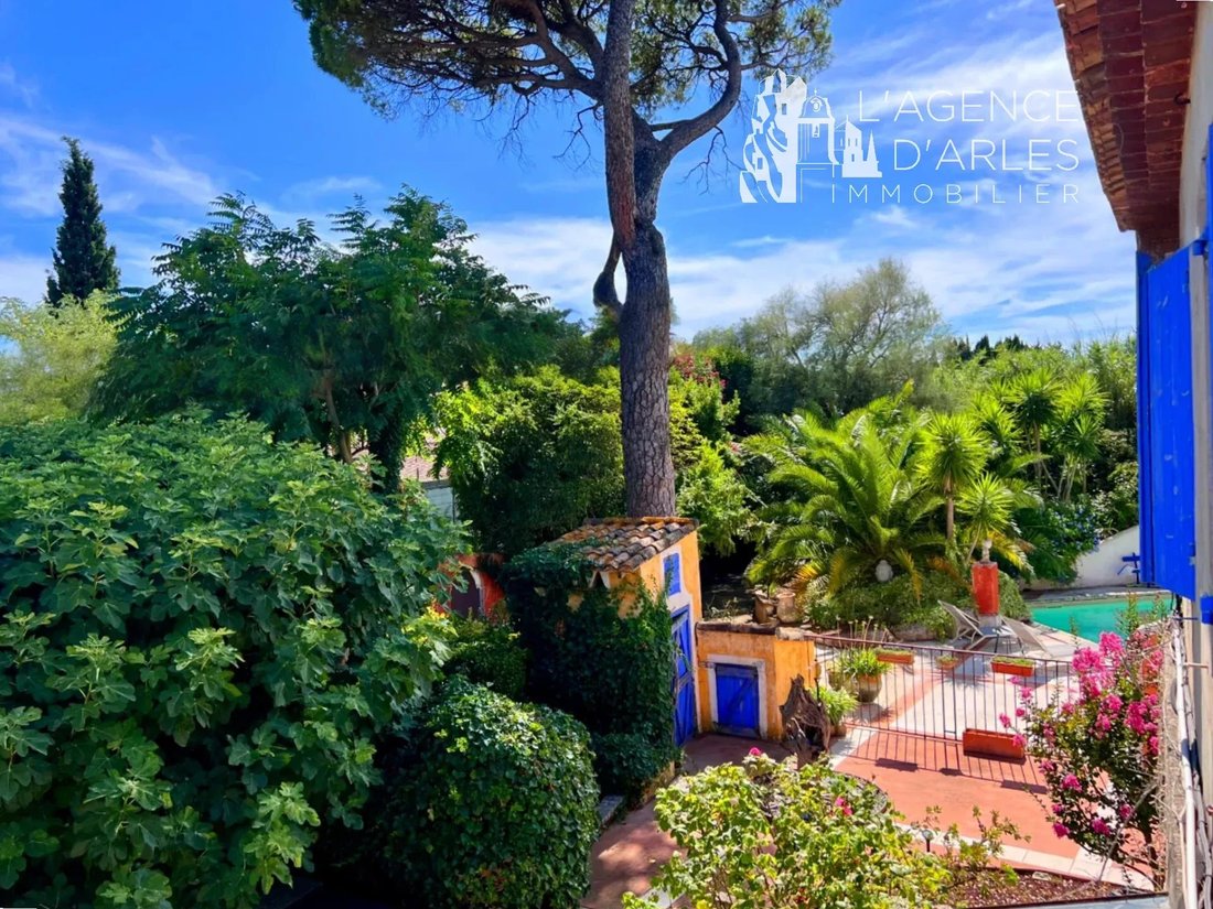 Country House in Arles, Provence-Alpes-Côte d'Azur, France 5 - 15997425