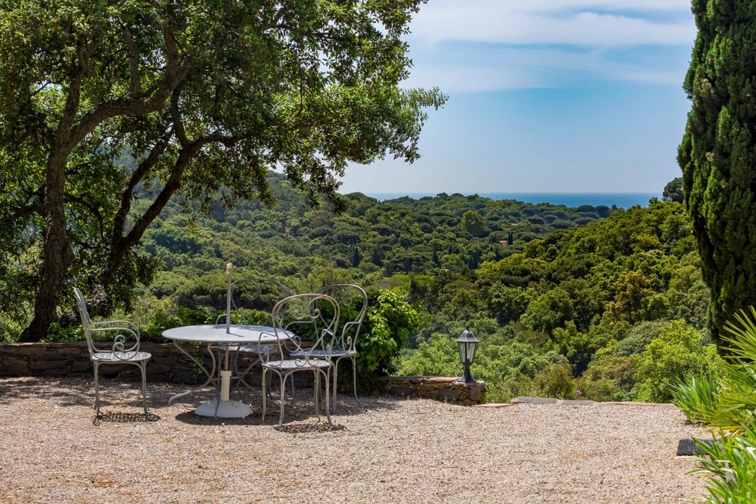 Villa in La Croix-Valmer, Provence-Alpes-Côte d'Azur, France 3 - 15998440