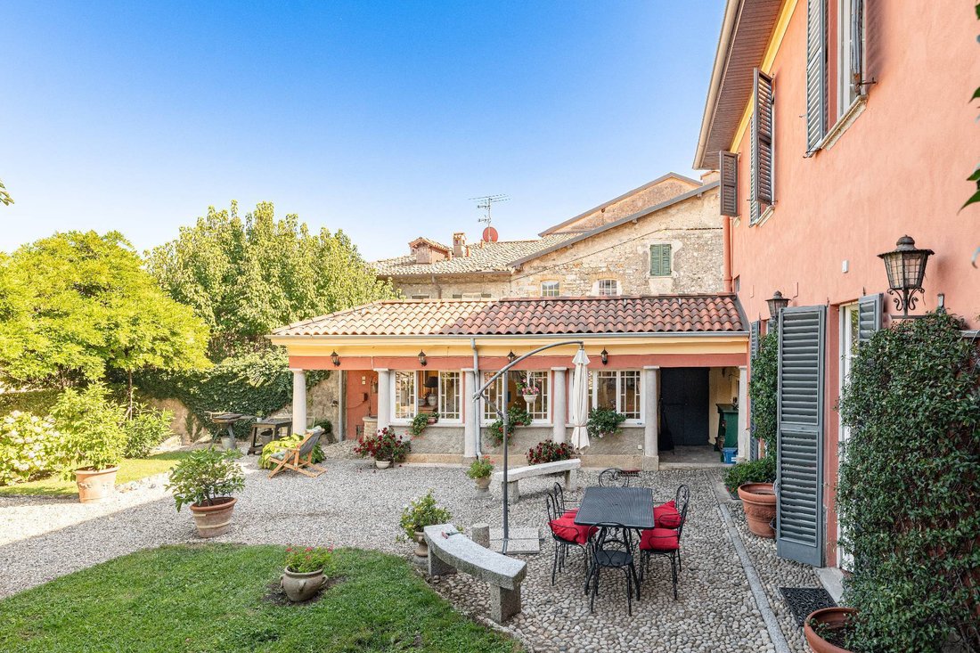 Villa in Erba, Lombardy, Italy 2 - 15999503