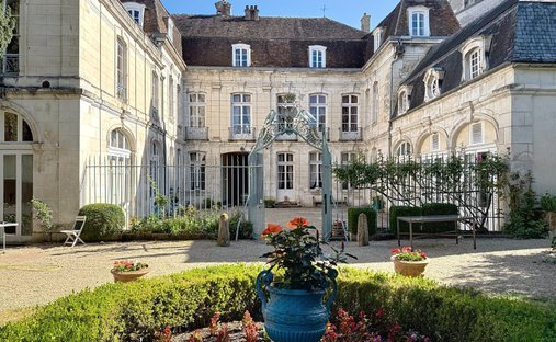 Castle for Sale in Auxerre, Bourgogne-Franche-Comté, France