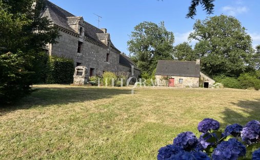 Sale Of A Castle In Guingamp, 693m² 26 Rooms €1,659,000 Côtes D'armor
