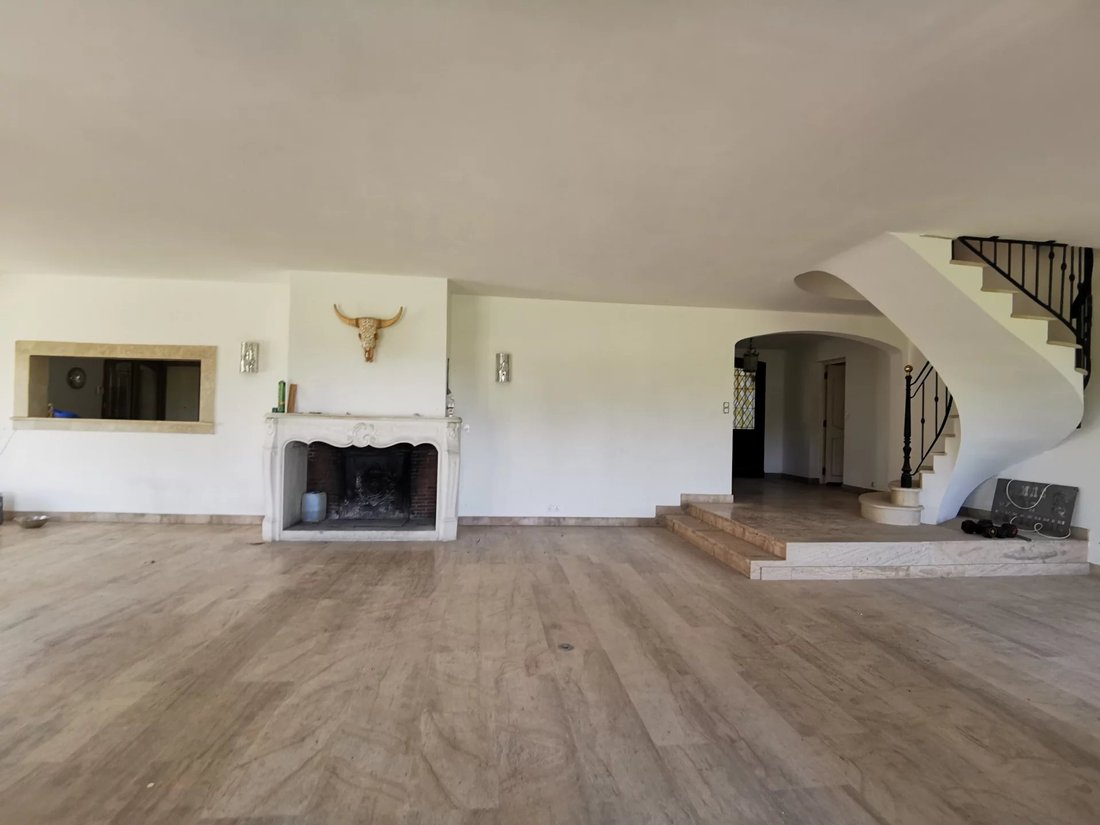 Country House in La Plaine, Beaucaire, France 4 - 15997297