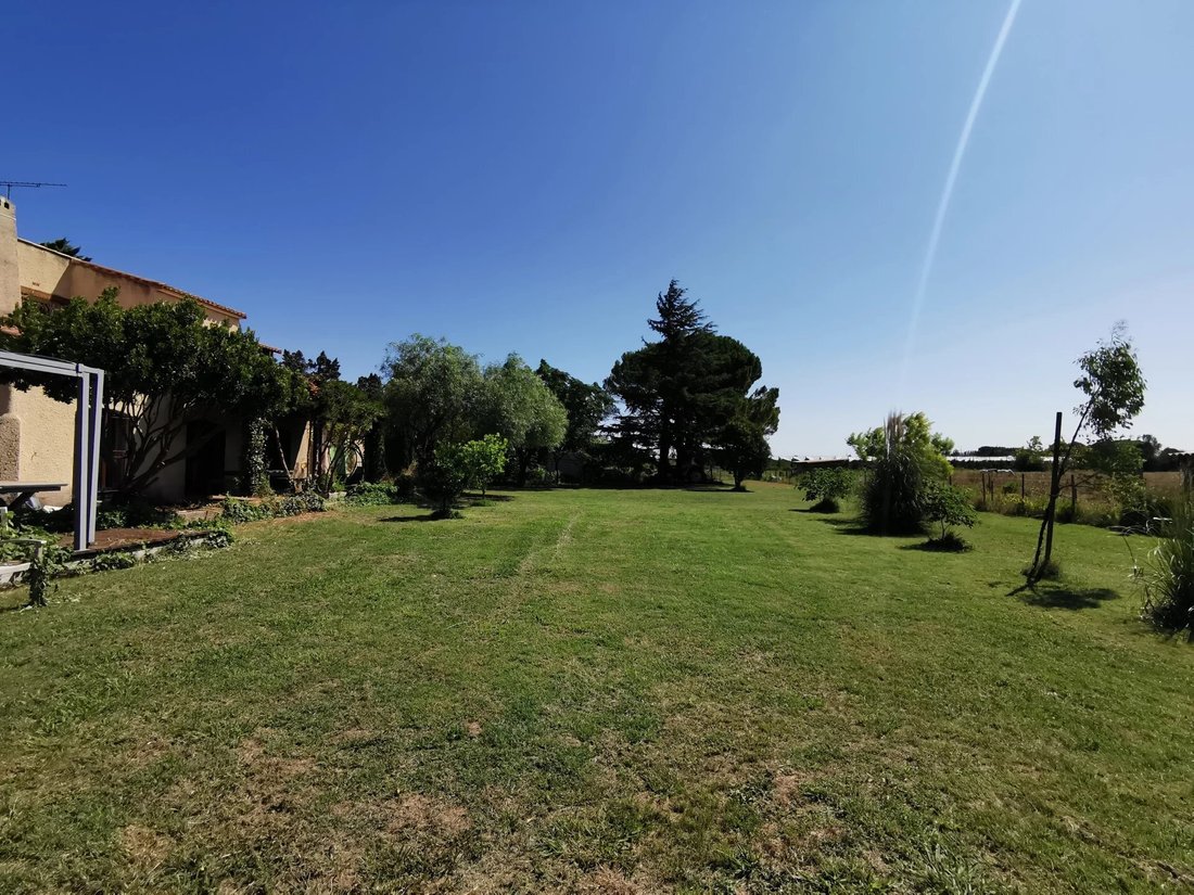 Country House in La Plaine, Beaucaire, France 2 - 15997297