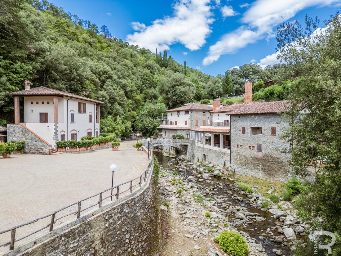 Farm Ranch in Loro Ciuffenna, Tuscany, Italy 2 - 16000937