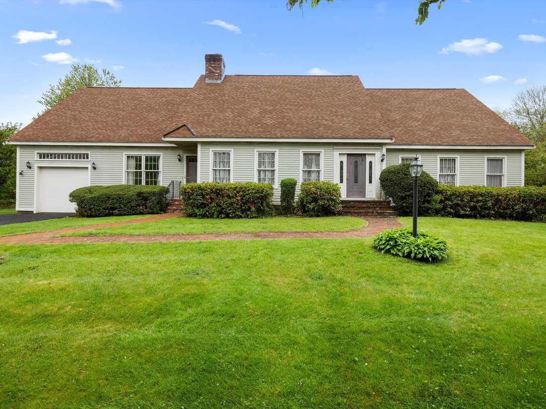 House in Grafton, Massachusetts, United States 2 - 16002362