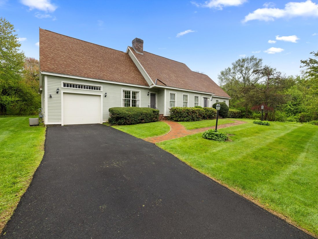 House in Grafton, Massachusetts, United States 1 - 16002362