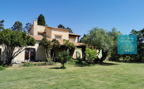 Country House in La Plaine, Beaucaire, France 1