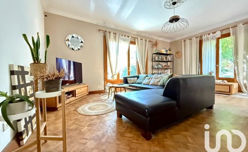 Beautiful 6 Bed/Bath Chateau With Separate Apartment Close To Lodeve. Currently Run As A Boutique B&