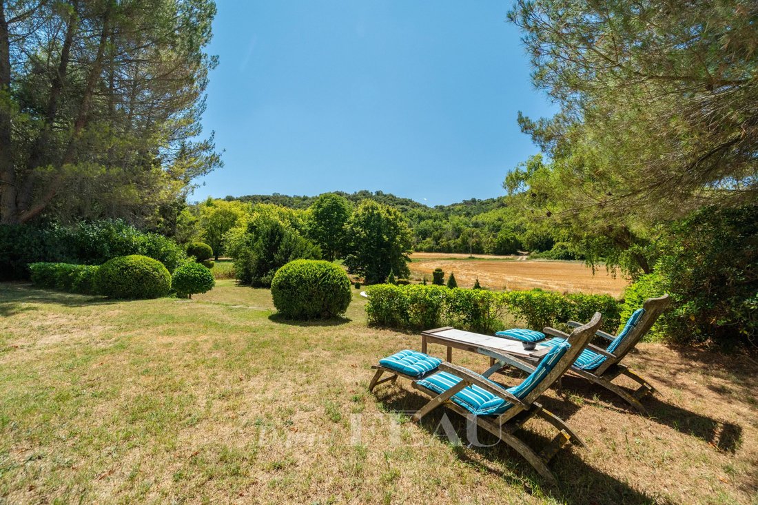 Country House in Valensole, Provence-Alpes-Côte d'Azur, France 2 - 16010756