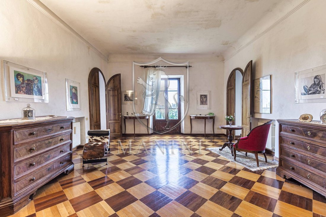 Whispers of Tuscany: A Noble 18th-Century Villa Between Siena’s Hills