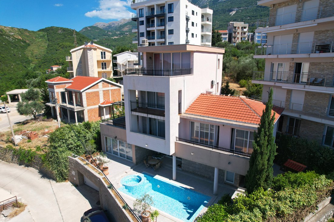 Villa in Bečići, Budva Municipality, Montenegro 2 - 16002758