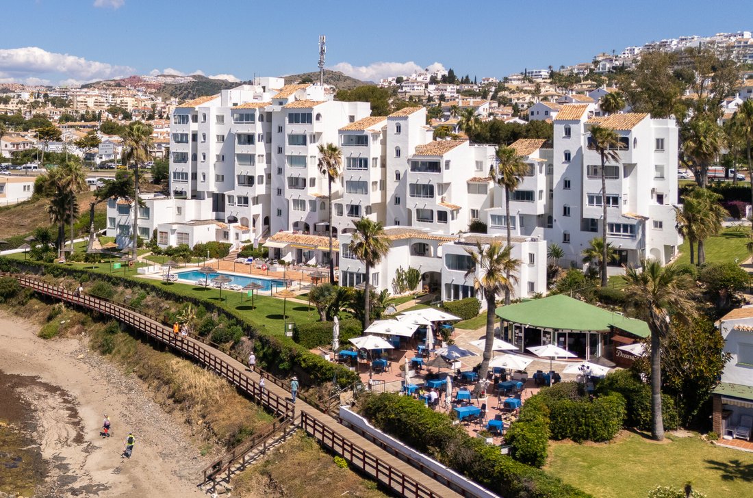 3-bedroom-front-line-beach-apartment-located-in-riviera-del-sol-mijas