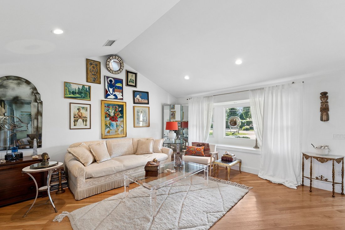 Westhampton, New York, United States 4 - 16009535