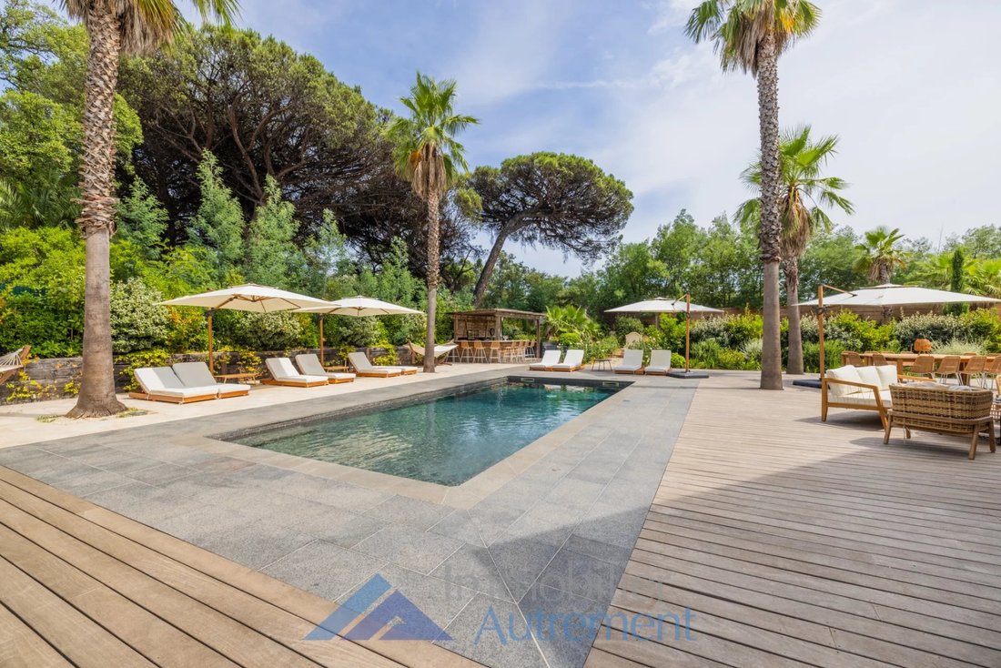 Estate in Gassin, Provence-Alpes-Côte d'Azur, France 3 - 13701433