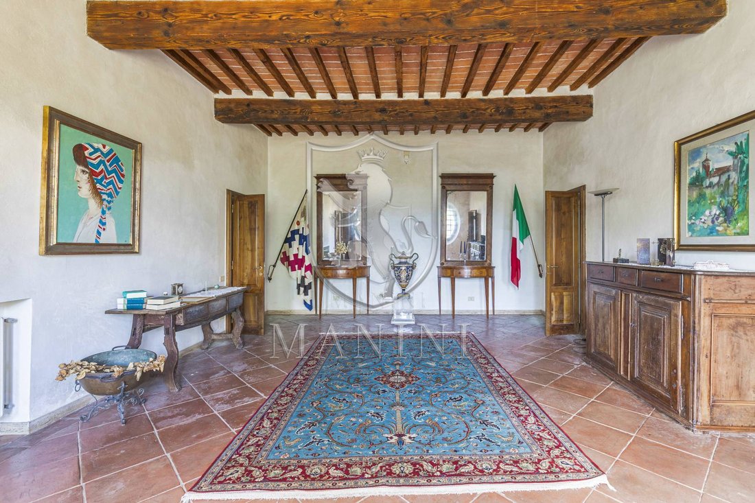 Whispers of Tuscany: A Noble 18th-Century Villa Between Siena’s Hills
