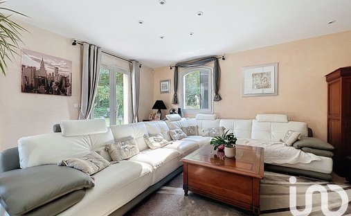 House in Saint-Maurice-Montcouronne, Ile-de-France, France 1